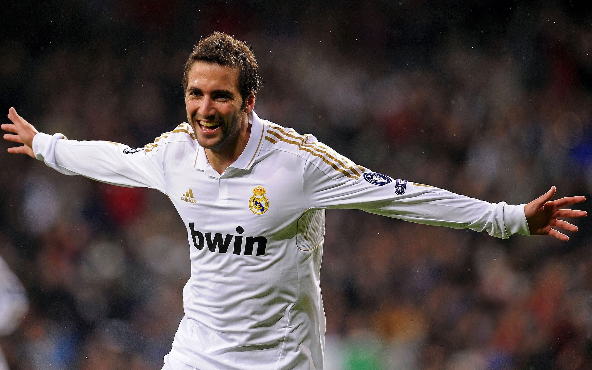 《跨国电竞比赛中的文化碰撞与合作》，跨境电竞