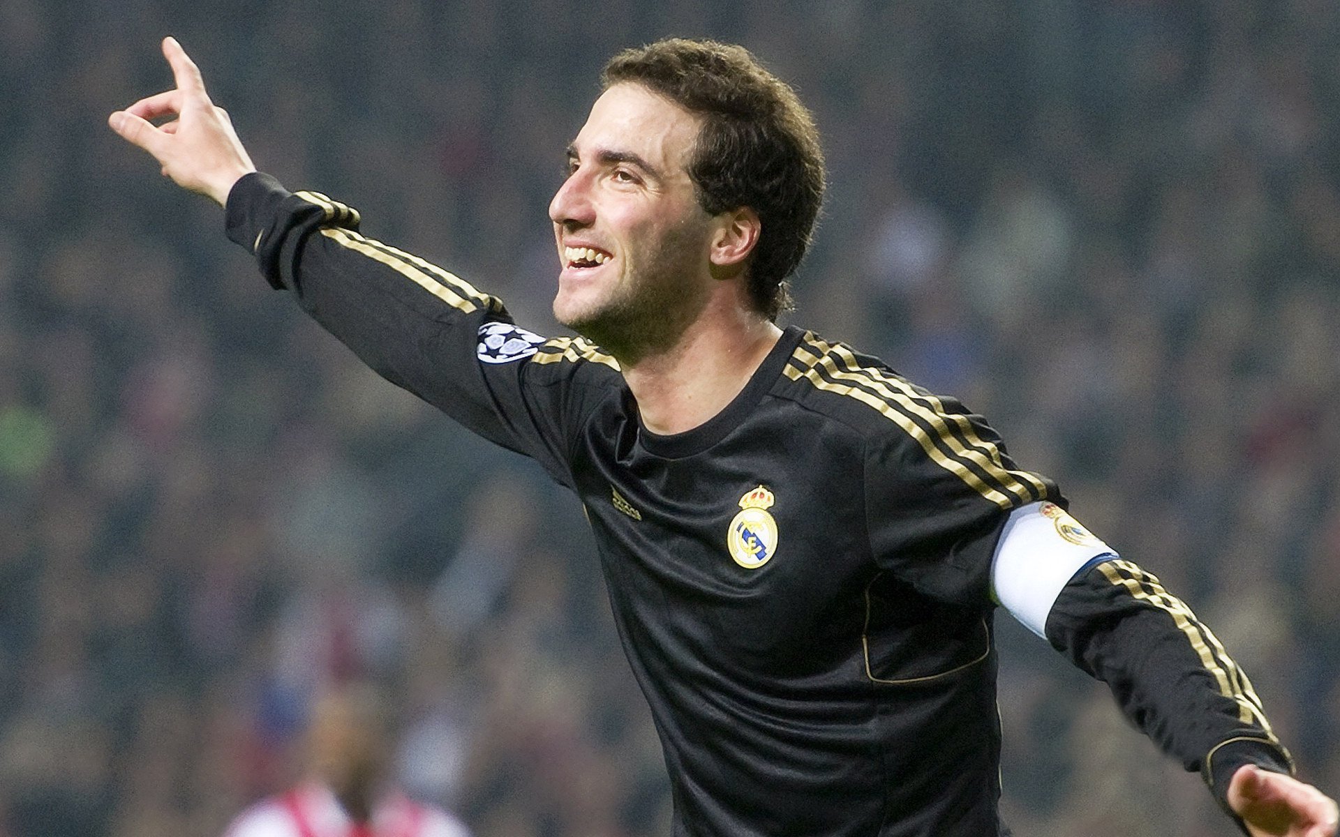 转会市场：皇马豪掷千万签下新星，布局未来，皇马球员转会